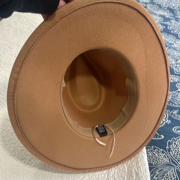 BRAND NEW WITHOUT TAGS WOMEN'S TAN HAT - Picture 5 of 5